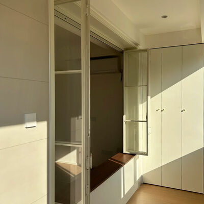 Giá tốt. Đường cửa sổ gấp hợp kim nhôm hiện đại được tùy chỉnh Bảo vệ tia cực tím bằng thép không gỉ chống âm cho sử dụng bếp Bảo hành 5 năm trực tuyến
