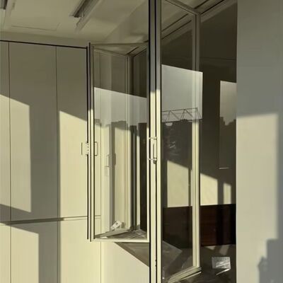 Buon prezzo Aluminio Legato Pieghevole Finestre Porte Protezione UV Acciaio inossidabile Moderno Design per uso residenziale Cucina 5+ anni di garanzia in linea